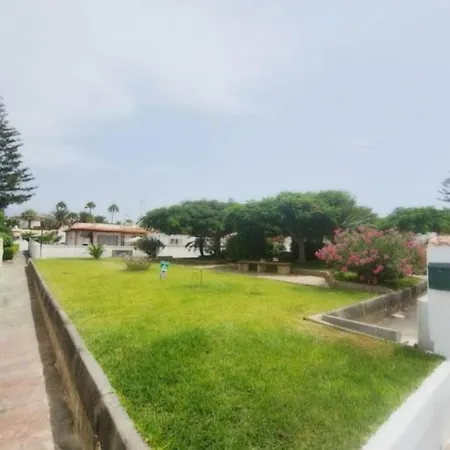 Urbanizacion Santa Marta Lägenhet *